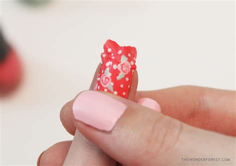 Just wrap the guard around a dry finger. Make Your Own Nail Wraps! | Wonder Forest: Design Your Life.