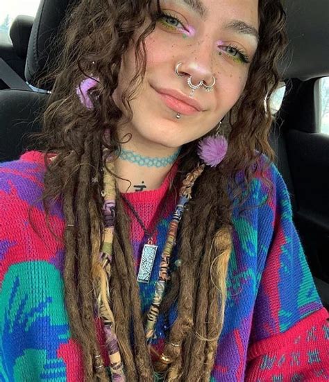 Mundo Hippie Estilo Hippie Female Dreads Types Of Hair Color Dreads