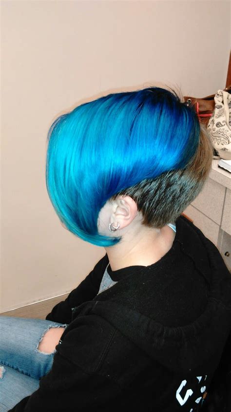 Total or partial reproduction of this article and its photographs is prohibited, regardless of links or credits. Pixie short blue | Blue hair, Hair, Pixie