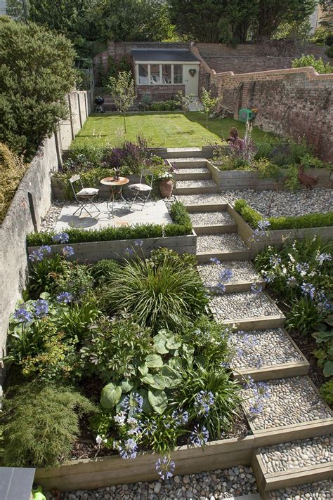 Sloped Garden Idea Slopedgardenidea Small Cottage Garden Ideas