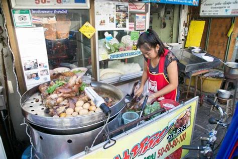 32 Best Bangkok Street Foods To Eat Before You Die