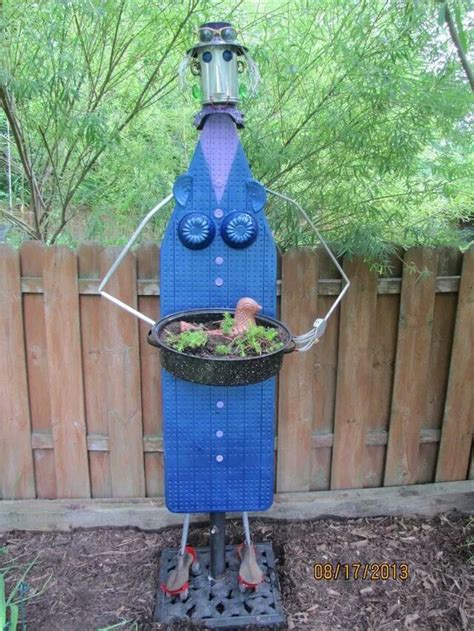 Pin By Nette Farsovitch On Diy Projects To Try Garden Art Projects