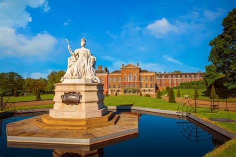 Statue Of Queen Victoria At Kensington Palace In London Uk Stock Image