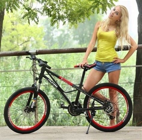 Pretty Woman On A Bicycle With Images Bicycle Girl Beautiful