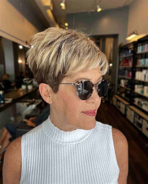 26 Best Short Haircuts For Women Over 60 To Look Younger Edgy Short