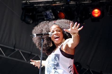 Famous African American Female Singers With Natural Hair Bellatory