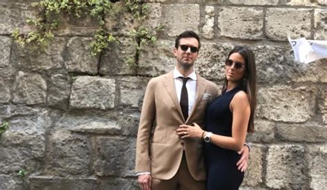 Πιο συγκεκριμένα, η πανέμορφη αναστασία καίσαρη διάλεξε μια υπέροχη δημιουργία της σήλιας κριθαριώτη για την ημέρα αυτή και όχι τυχαία, καθώς διατηρούν και προσωπική σχέση. Καίσαρη: Η κόρη του σχεδιαστή κοσμημάτων παντρεύεται!