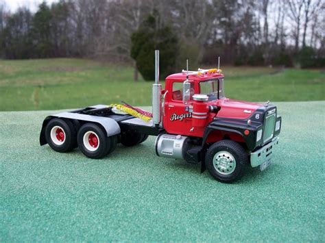 mack r685st semi tractor plastic model truck kit 1 25 1039 06 pictures by robby359