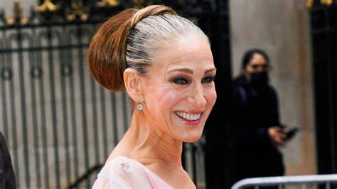 Sarah Jessica Parker Asks Fans To Stop Calling Her Gray Hair Brave Entertainment Tonight