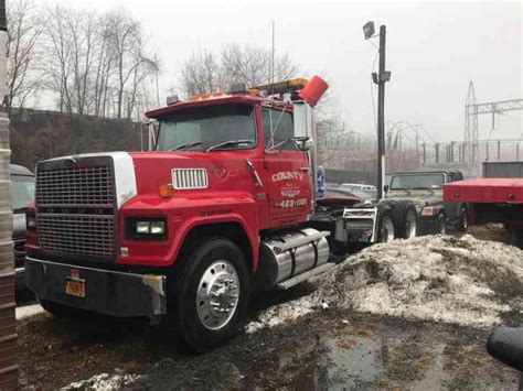 Ford Ltl 9000 1988 Daycab Semi Trucks