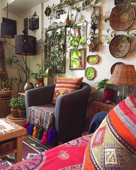 Today, bohemian is more of an adjective than a noun and indicates an aesthetic that takes its influence from those free spirits of generations past. Bohemian Stylish Home Decor | Bohemian style decor ...