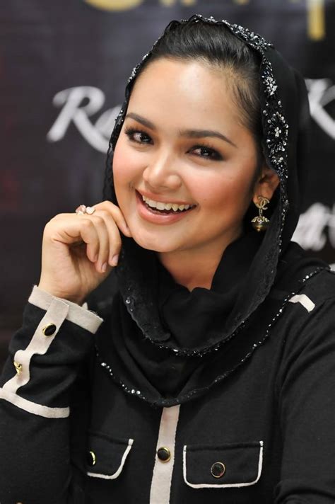 Anta permana — dato' sri siti nurhaliza. Siti Nurhaliza disebut wanita terkaya ketiga di Malaysia ...