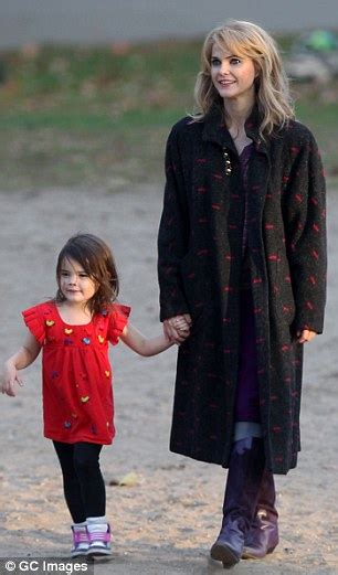 keri russell with daughter willa during a break from filming the americans daily mail online