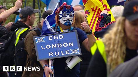 Independence Supporters Stage Glasgow March Bbc News
