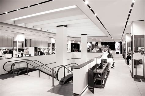 Not valid in saks fifth avenue off 5th stores and saksoff5th.com. Zara Opens Its New Global Concept Store on Fifth Avenue