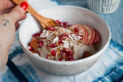 Buchweizen Porridge im Winter hält lange satt und ist glutenfrei