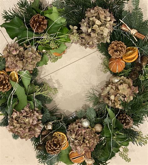 Pin by Kit Lam on Seasonal Wreaths | Seasonal wreaths ...