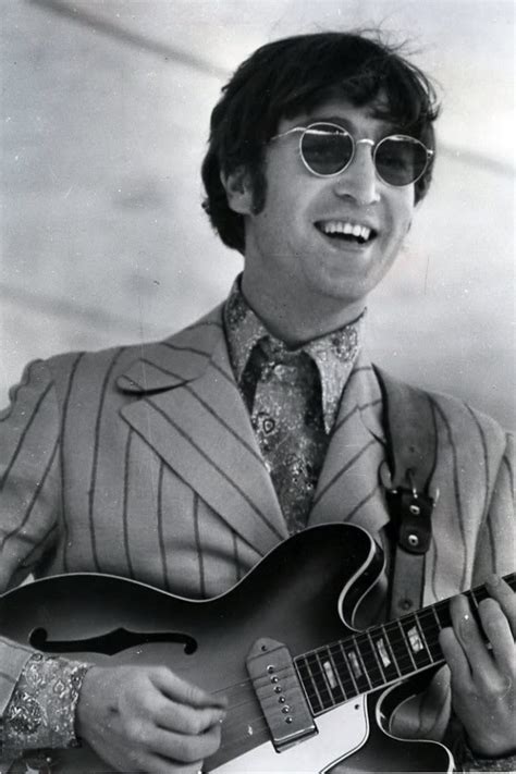בפרק מובאת הקלטה של ג'ון לנון בנושא שהוקלטה שעות ספורות לפני הירצחו בדצמבר 1980. | השירים היפים של ג'ון לנון - יוסמיוסיק