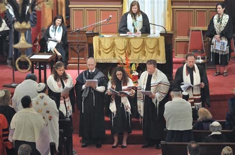 Why A Small Word Change Is A Big Deal For Reform Women Rabbis Jewish