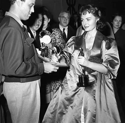 Actress Donna Reed Holding Her Oscar 1954 Old Photo 615 Picclick