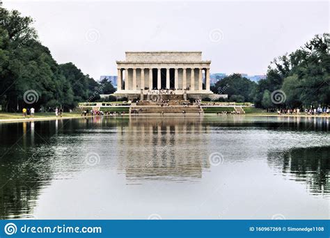 A View Of The Lincoln Memorial Reflected In The Water Editorial Stock