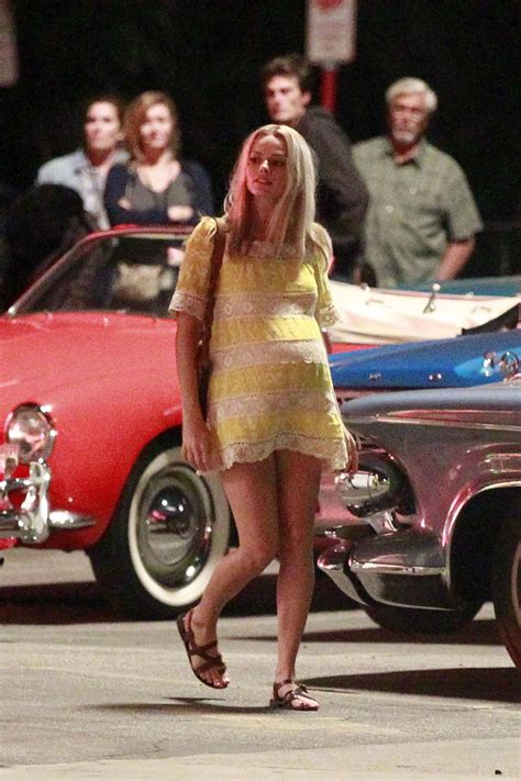 margot robbie filming once upon a time in hollywood in la 10 10 2018 celebmafia