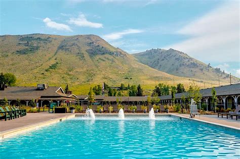 9 Hotels Near Yellowstone National Park For 2023 Vacation