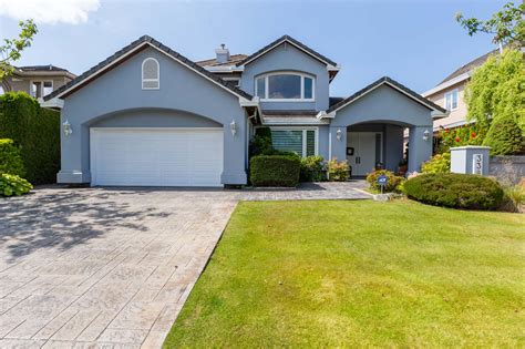 Waterfront Wonder - Legacy Windows & Doors