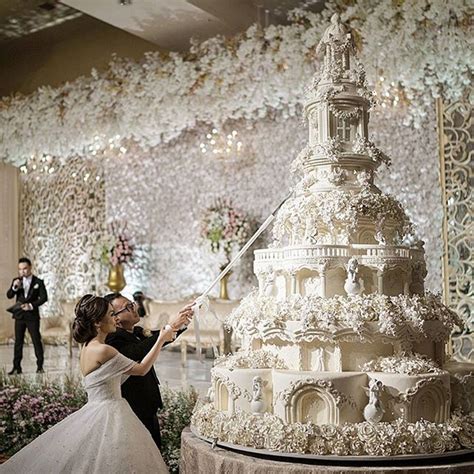 masterpiece and signature wedding cakes by lenovelle cake 011 huge wedding cakes castle