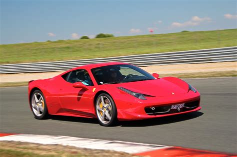 Sport Et Collection 2015 Des Ferrari à Lhonneur En Photos