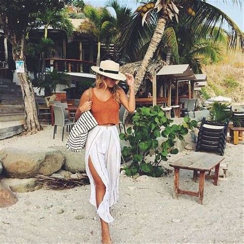 Gorgeous Beach Outfits On A Tropical Island For Your Winter Holiday