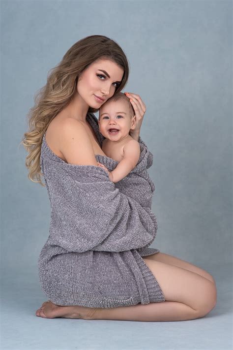 12 creative mommy and me photoshoot ideas