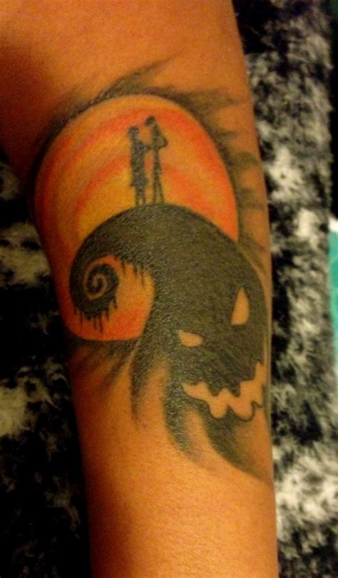 Jack is the pumpkin king of halloween town and lives in a fantasy world based solely on the halloween holiday. Pin by Cheryl Clark on Tattoo | Disney thigh tattoo ...