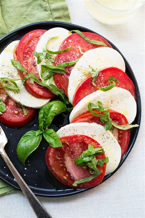 How To Make Tomato And Mozzarella Caprese Salad Recipe Caprese