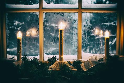 The Best Christmas Window Candles