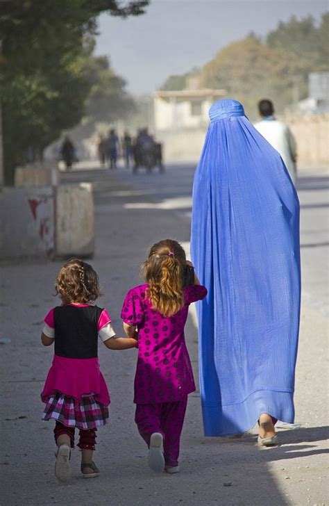 Out With Mum Afghan Girl Afghanistan Women