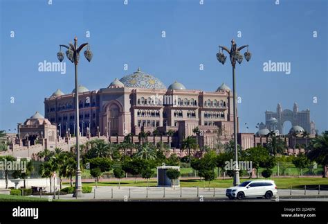 Emirates Palace Hotel Abu Dhabi Uae Stock Photo Alamy