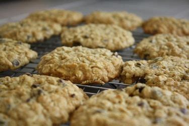 Use unsweetened coconut and natural peanut butter. Enjoy Chocolate Chip Oatmeal Cookies Without the Guilt | Recipe | Low calorie cookies, Low ...