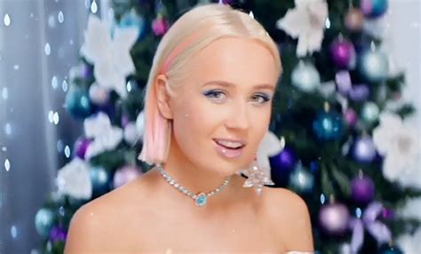 ﻿твоя песенка спета, колонки молчат. Смотрим видео на новогоднюю версию хита Клавы Коки ...