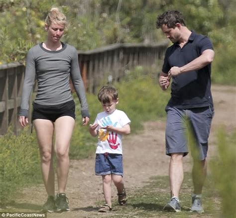 Claire Danes And Husband Hugh Dancy Hold Hands With Son Daily Mail Online