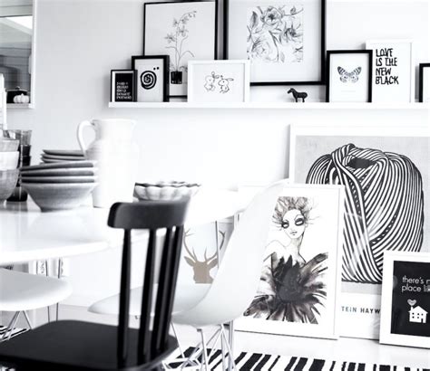 Want to discover art related to lineart? Moderne Wohnzimmer Wandgestaltung in Schwarz und Weiß