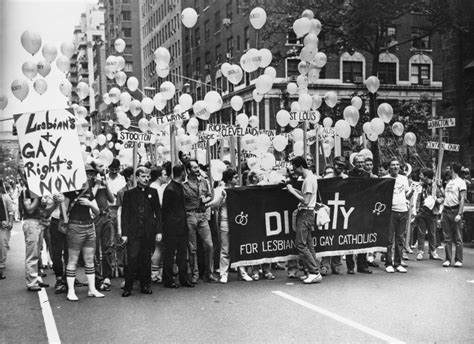 50 Vintage Photos Of Pride Parades In The Us Huffpost Life