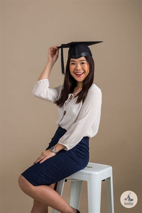 Share 130 Graduation Photography Poses Best Vn