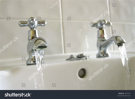 When the tap is turned off it pushes the washer against the seat creating a. Replacement washer for between sink and tap - Singletrack ...