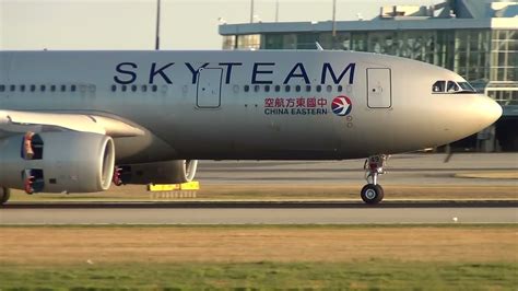 Skyteam China Eastern Airlines A330 200 B 5949 Landing Vancouver