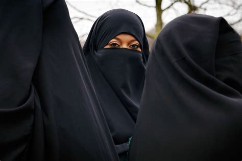 For Muslim Women In Niqabs The Pandemic Has Brought A New Level Of Acceptance Vanity Fair