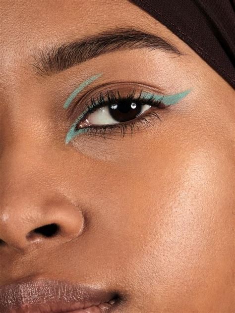 Colorslide In 2020 Smudged Eyeliner Eyeliner Shapes Makeup Eyeliner