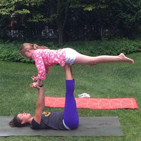 A Cool Yoga Bird Pose Works With Two People Gymnastiek Poses Yoga