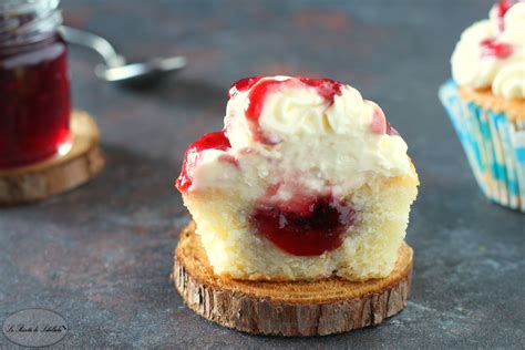 Home » ricette » cupcakes & muffins » cupcakes alla vaniglia con glassa al burro. Ricetta Cupcake.