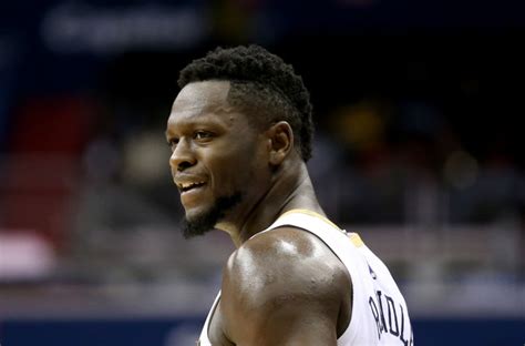 His height is 2.03 m and weight is 113 kg. New York Knicks: 3 Goals For Julius Randle This Season